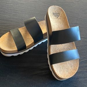 Reef Cushion Vista Hi Platform Slip-On Sandals size 9